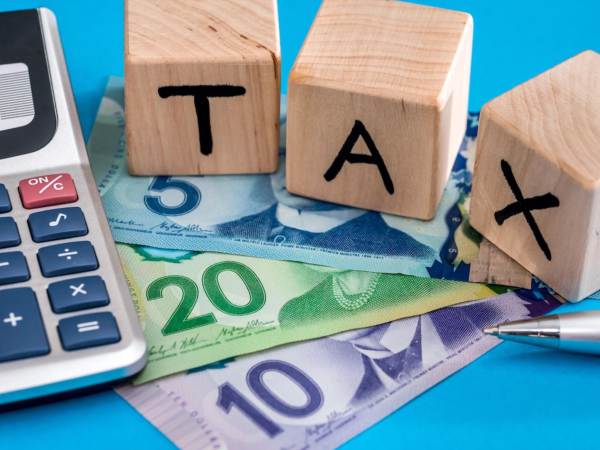 Các loại thuế cơ bản phải đóng khi bạn làm việc trong công xưởng tại Canada