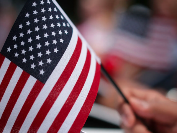 Các hỗ trợ ban đầu của tiểu bang California với người mới nhập cư